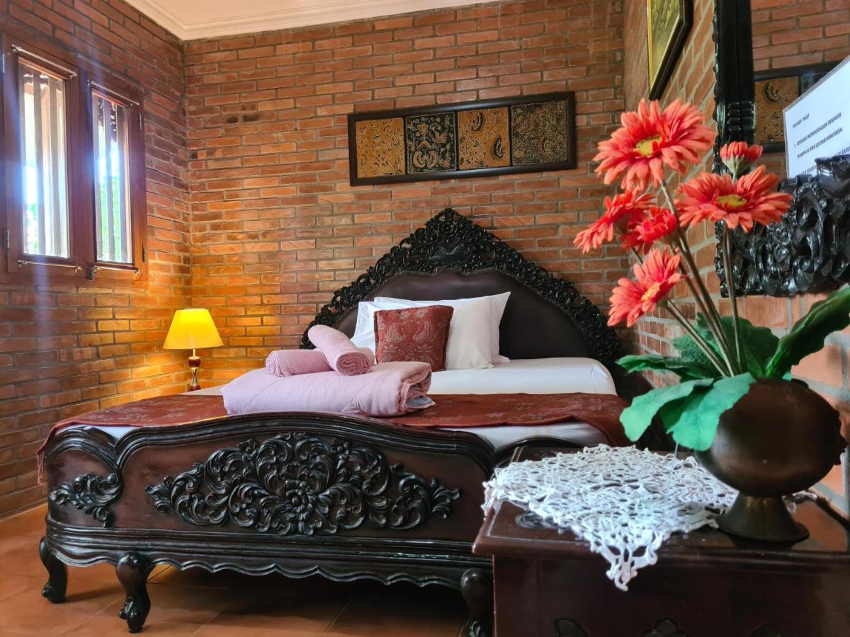 Ndalem Suryo Saptono Guest House Tugu Exterior photo