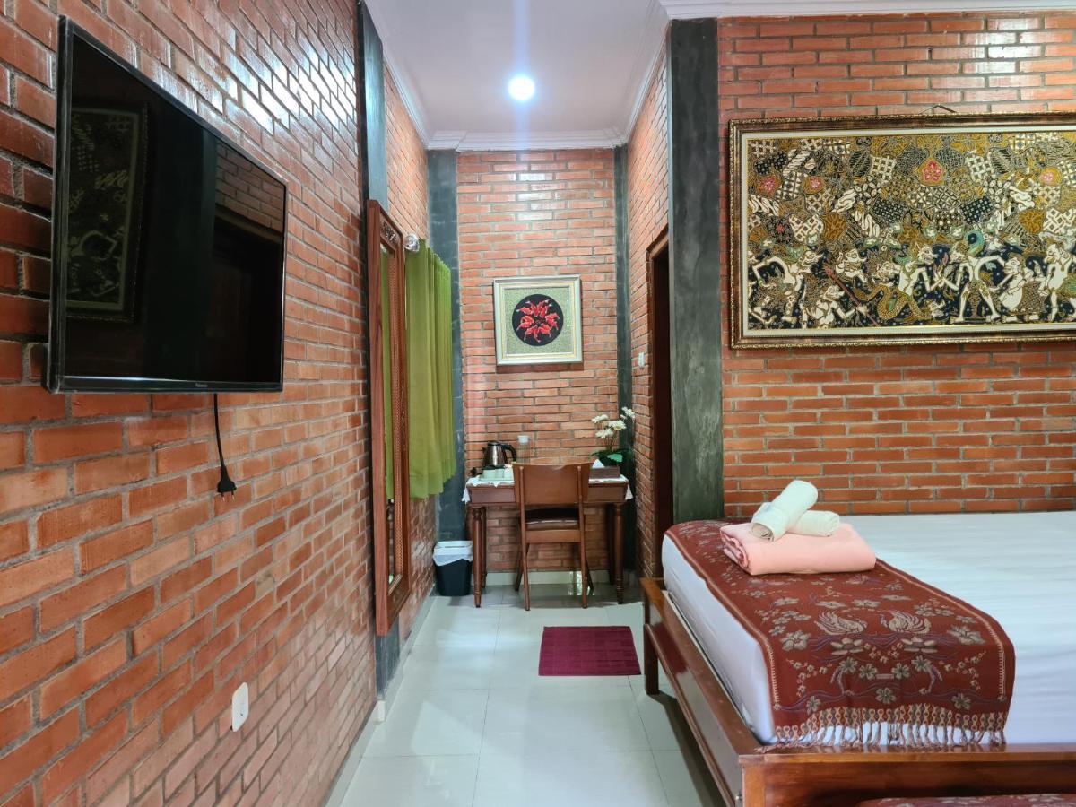 Ndalem Suryo Saptono Guest House Tugu Exterior photo