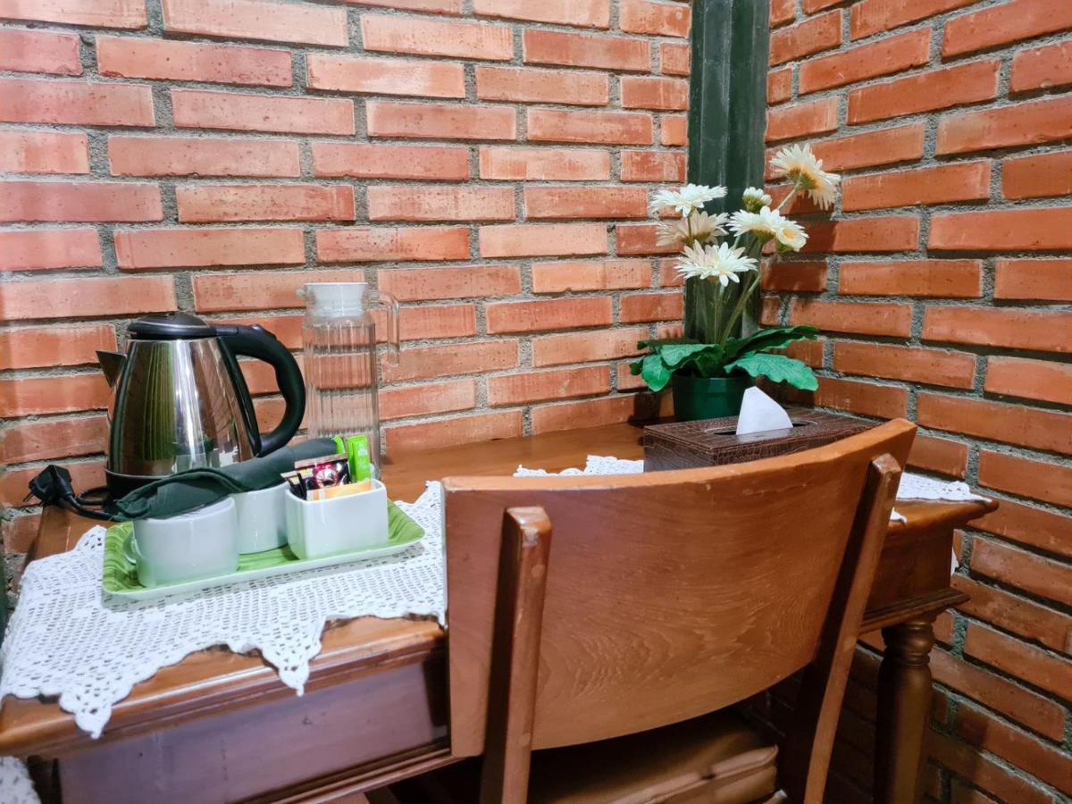 Ndalem Suryo Saptono Guest House Tugu Exterior photo