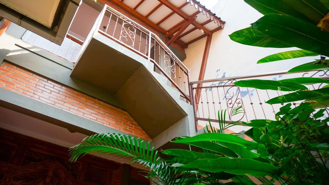 Ndalem Suryo Saptono Guest House Tugu Exterior photo