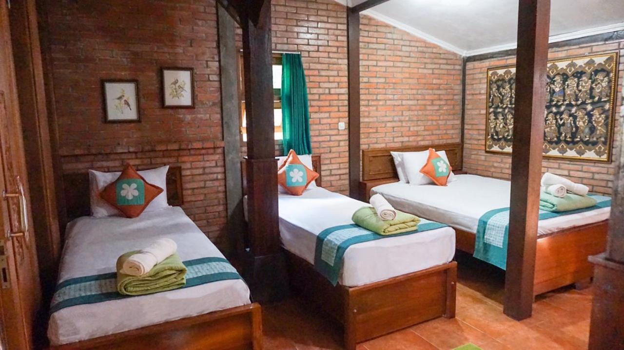 Ndalem Suryo Saptono Guest House Tugu Exterior photo