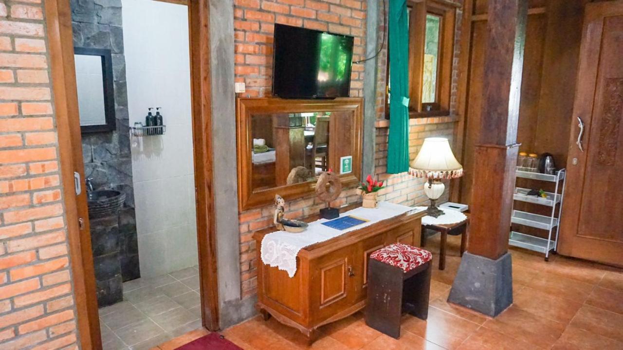 Ndalem Suryo Saptono Guest House Tugu Exterior photo