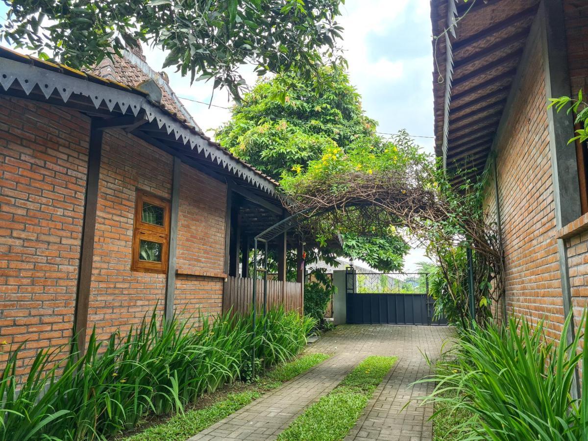Ndalem Suryo Saptono Guest House Tugu Exterior photo