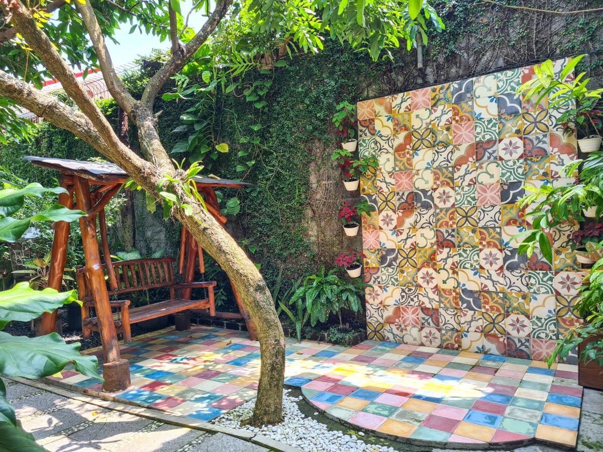 Ndalem Suryo Saptono Guest House Tugu Exterior photo