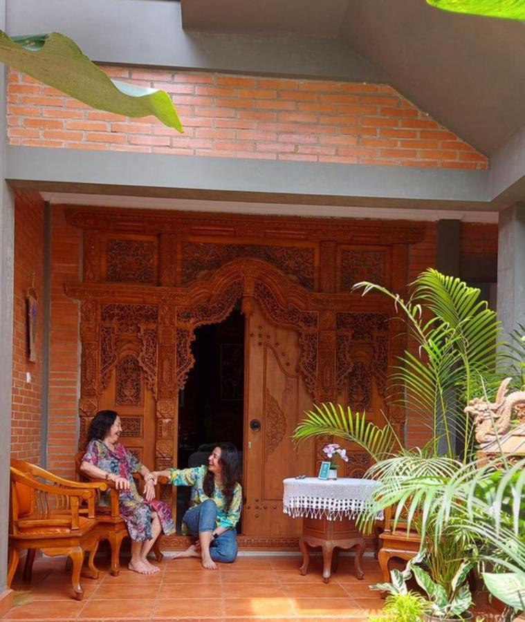 Ndalem Suryo Saptono Guest House Tugu Exterior photo