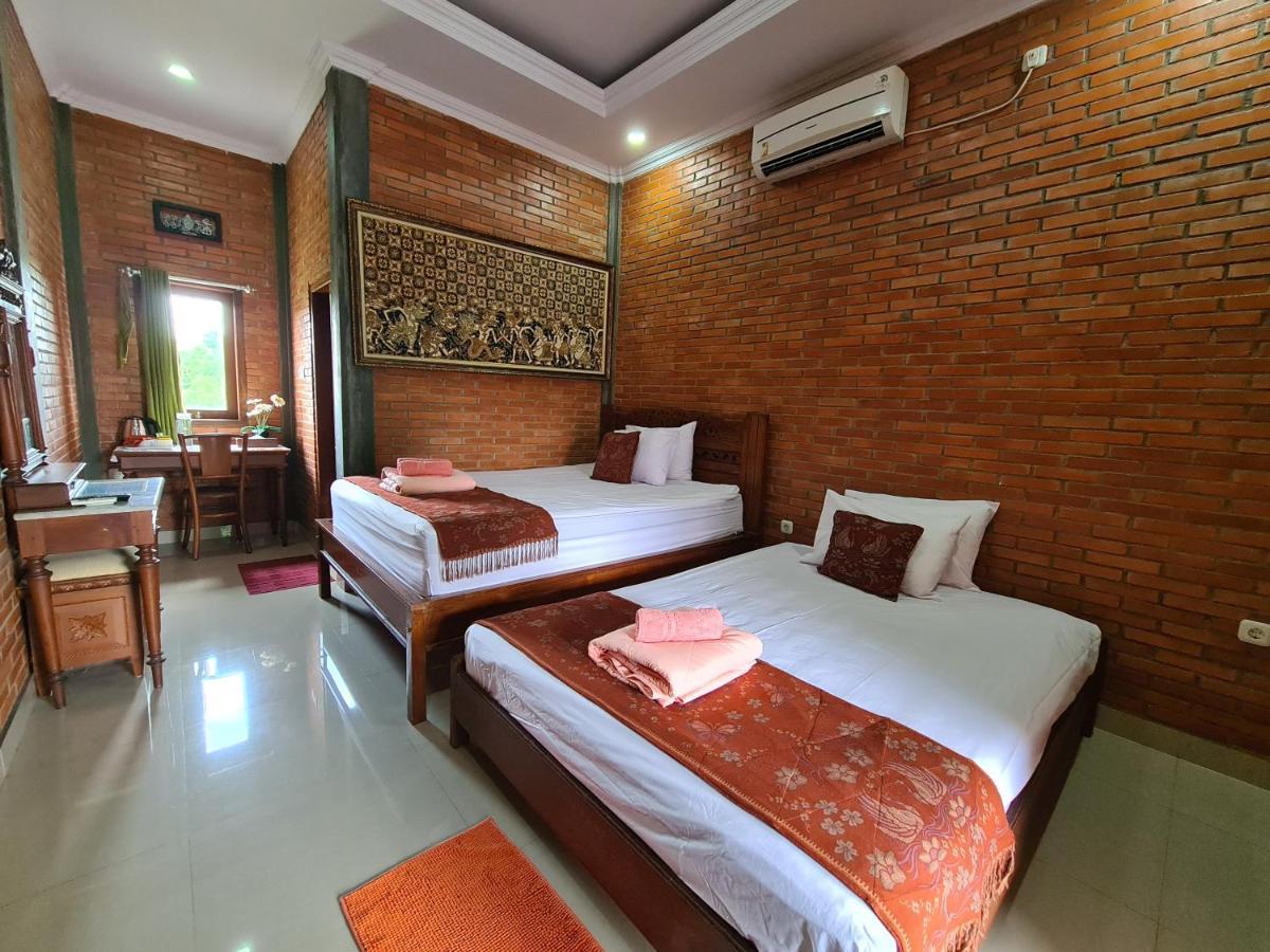Ndalem Suryo Saptono Guest House Tugu Exterior photo