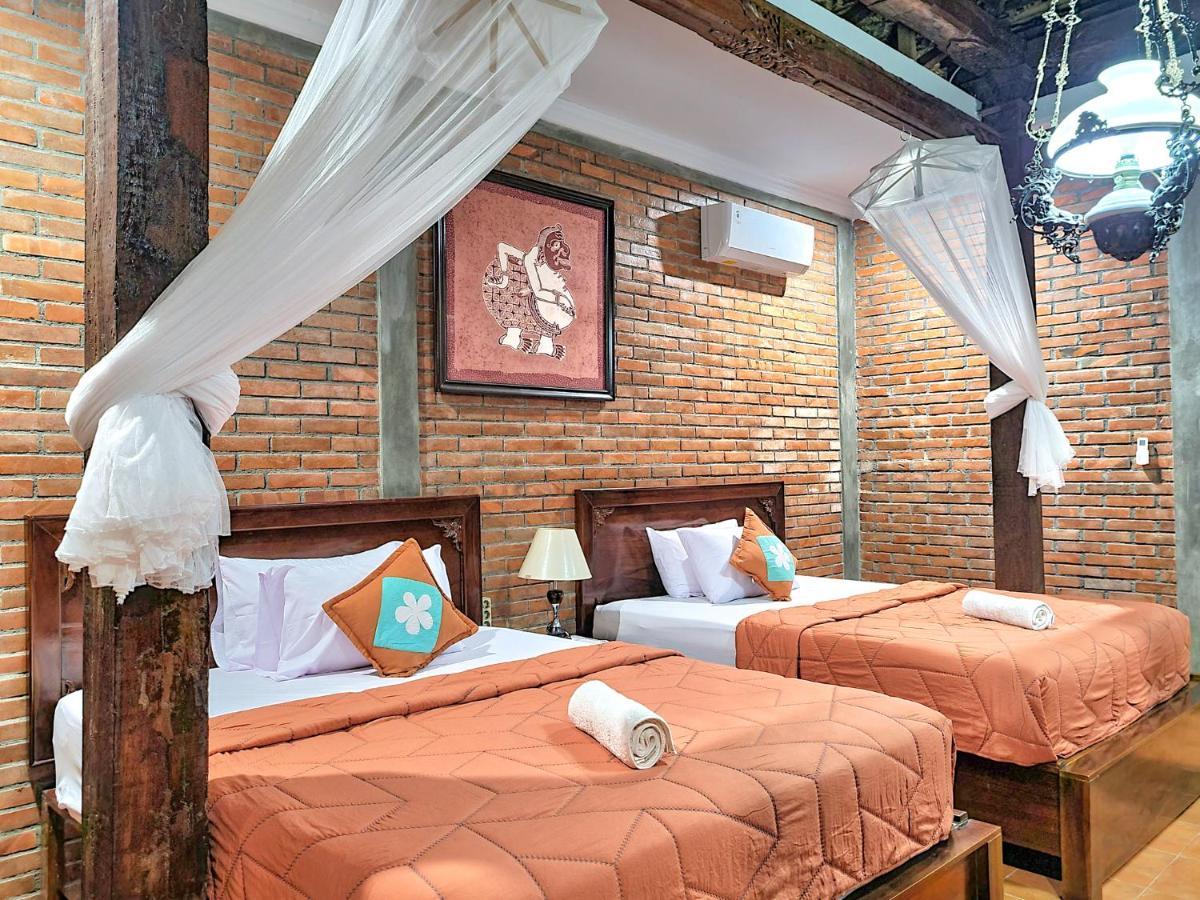 Ndalem Suryo Saptono Guest House Tugu Exterior photo