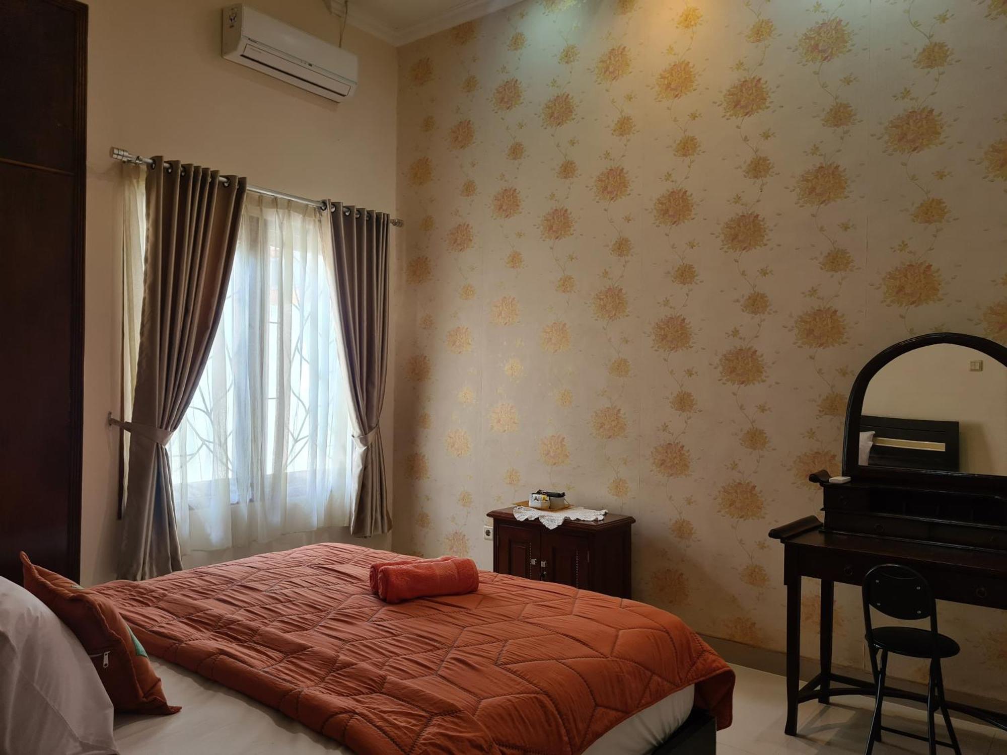 Ndalem Suryo Saptono Guest House Tugu Exterior photo