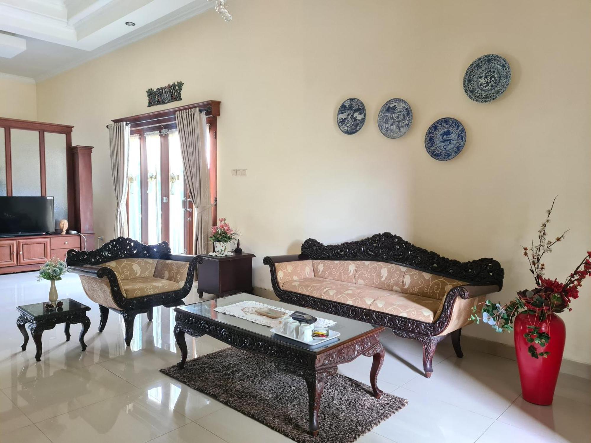 Ndalem Suryo Saptono Guest House Tugu Exterior photo